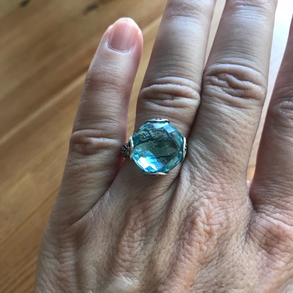 Gorgeous Blue Topaz and Sterling Silver Ring. Sz 7